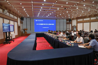 鄭州升達經貿管理學院教師發展中心為提升教師素質練真功